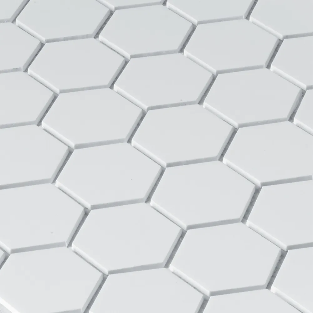 Photo en perspective d'un panneau mosaïque hexagonal blanche u-tile